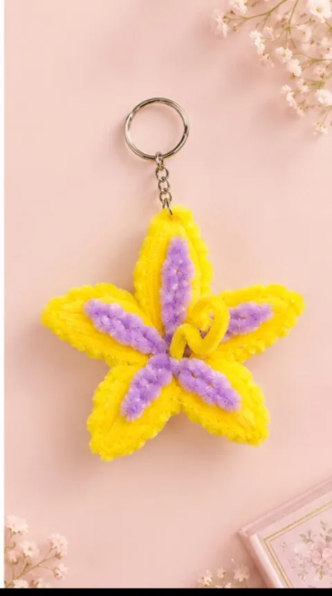 Sunlit Dreams Flower Keychain
